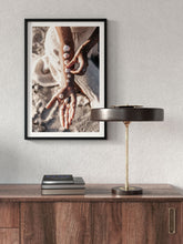 El Üstünde - Art Print